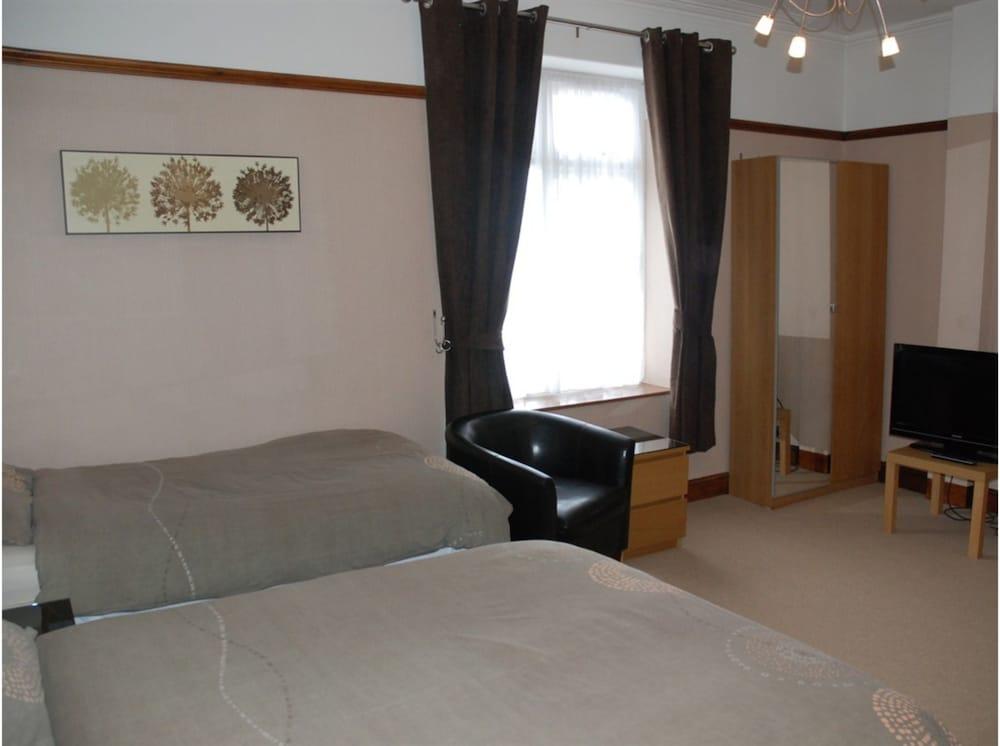 Tanes Hotel Cardiff Exterior photo